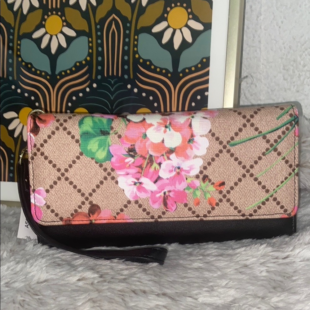 Floral Wristlet Wallet NWT